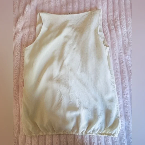 Banana Republic Cream Sleeveless Pleated Blouse Women’s Medium 100% Silk - Picture 2 of 8